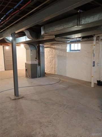 8554 Drury Lane, St Louis, MO 63147