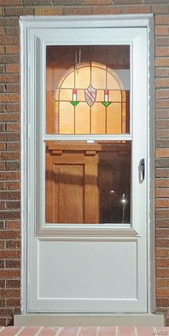 8554 Drury Lane, St Louis, MO 63147