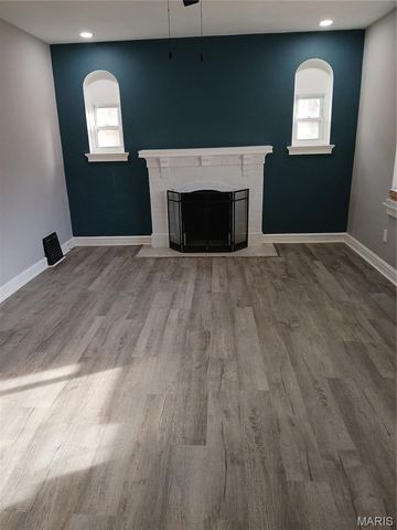 8554 Drury Lane, St Louis, MO 63147