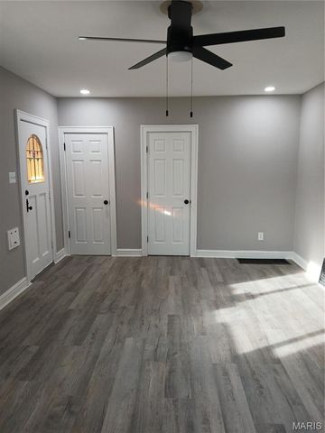 8554 Drury Lane, St Louis, MO 63147