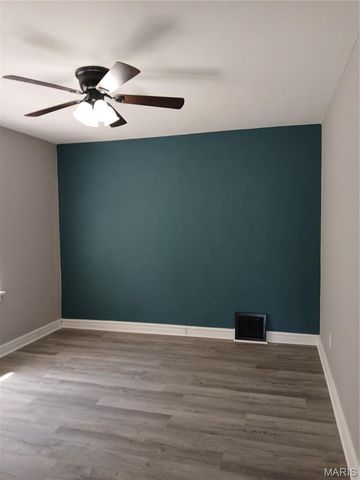 8554 Drury Lane, St Louis, MO 63147