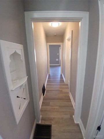 8554 Drury Lane, St Louis, MO 63147