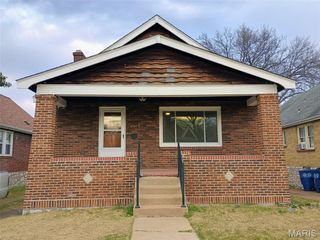 8554 Drury Lane, St Louis, MO 63147