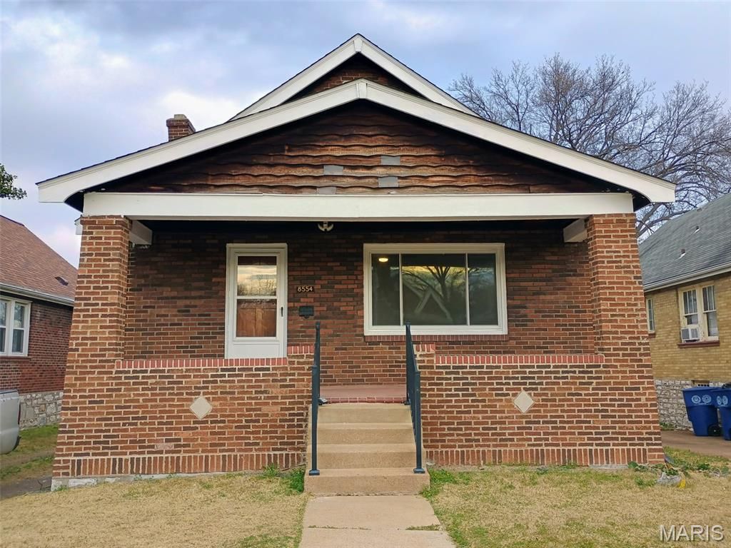 8554 Drury Lane, St Louis, MO 63147