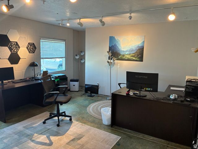 489 W PARKLAND DR, Sandy, UT 84070
