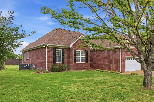 105 Green Tree Ct, Columbia, TN 38401