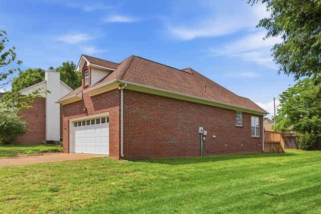 105 Green Tree Ct, Columbia, TN 38401