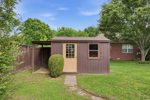105 Green Tree Ct, Columbia, TN 38401