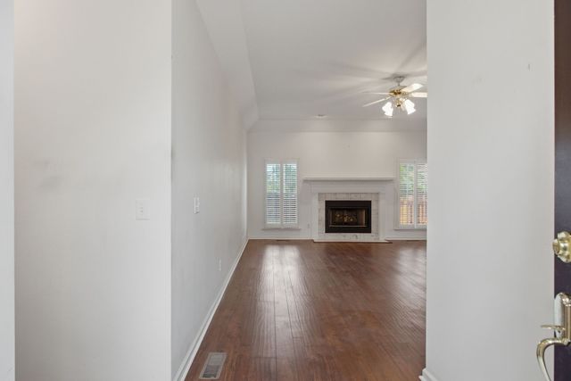 105 Green Tree Ct, Columbia, TN 38401