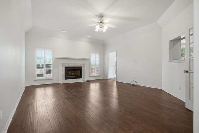105 Green Tree Ct, Columbia, TN 38401