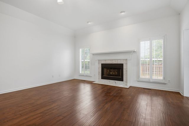 105 Green Tree Ct, Columbia, TN 38401