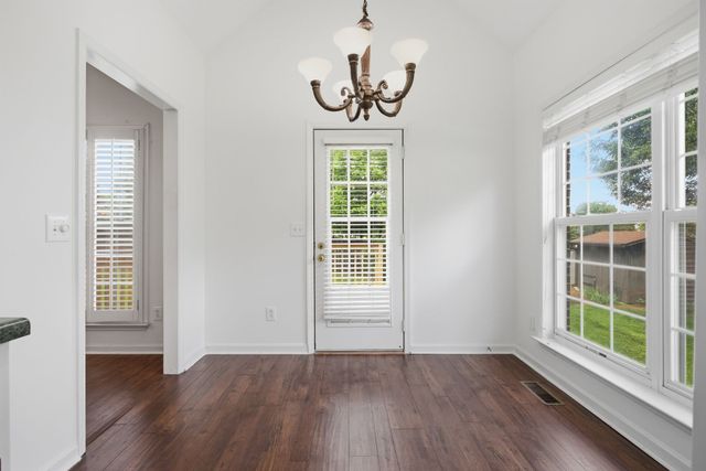 105 Green Tree Ct, Columbia, TN 38401