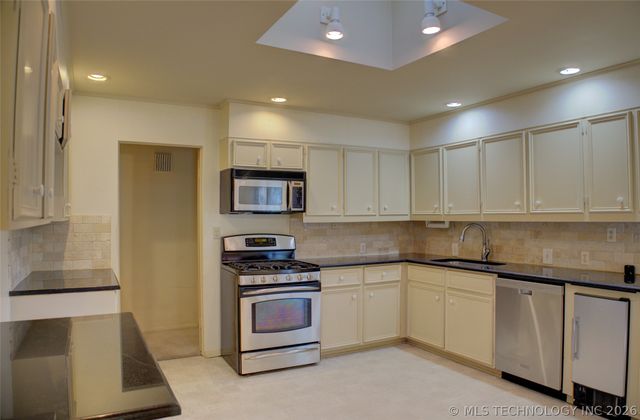 2112 E 59th Street B6, Tulsa, OK 74105