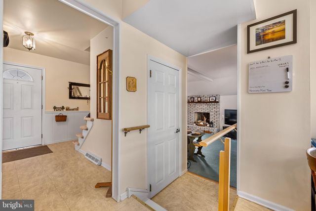 19 W KENNEDY DR, Laurel Springs, NJ 08021