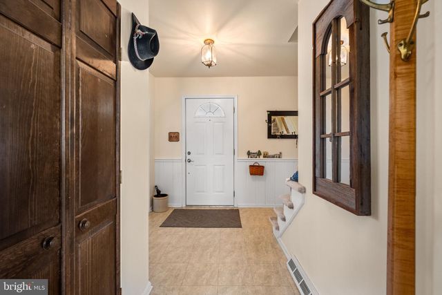 19 W KENNEDY DR, Laurel Springs, NJ 08021