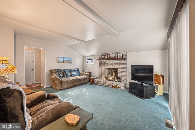 19 W KENNEDY DR, Laurel Springs, NJ 08021