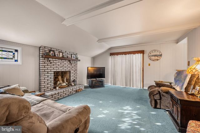 19 W KENNEDY DR, Laurel Springs, NJ 08021