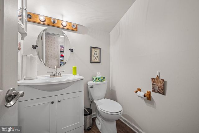 19 W KENNEDY DR, Laurel Springs, NJ 08021