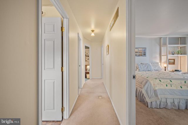 19 W KENNEDY DR, Laurel Springs, NJ 08021