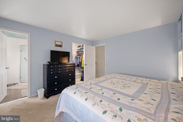 19 W KENNEDY DR, Laurel Springs, NJ 08021