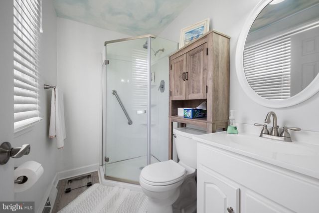 19 W KENNEDY DR, Laurel Springs, NJ 08021