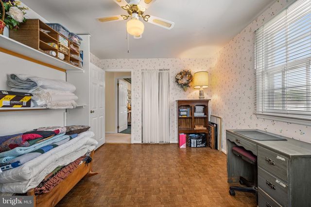 19 W KENNEDY DR, Laurel Springs, NJ 08021