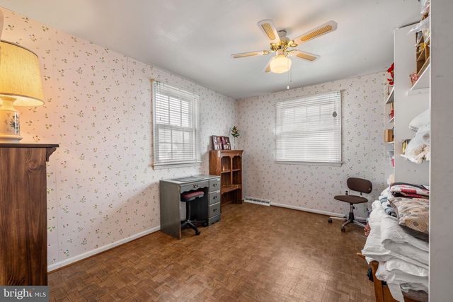 19 W KENNEDY DR, Laurel Springs, NJ 08021