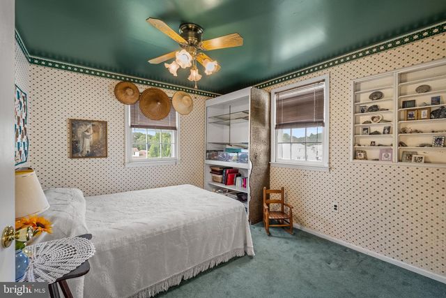 19 W KENNEDY DR, Laurel Springs, NJ 08021