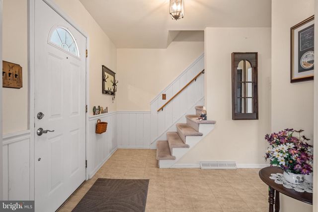 19 W KENNEDY DR, Laurel Springs, NJ 08021