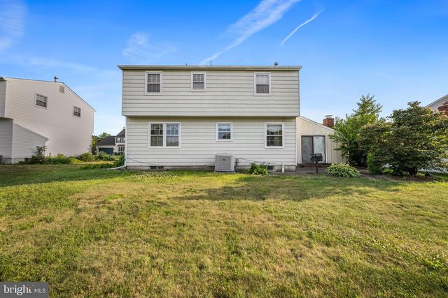 19 W KENNEDY DR, Laurel Springs, NJ 08021