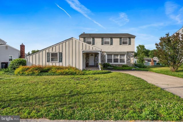 19 W KENNEDY DR, Laurel Springs, NJ 08021
