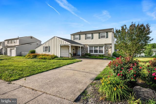 19 W KENNEDY DR, Laurel Springs, NJ 08021