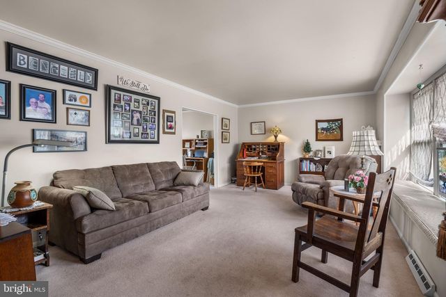 19 W KENNEDY DR, Laurel Springs, NJ 08021