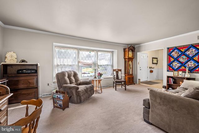 19 W KENNEDY DR, Laurel Springs, NJ 08021