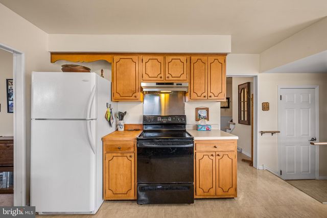 19 W KENNEDY DR, Laurel Springs, NJ 08021