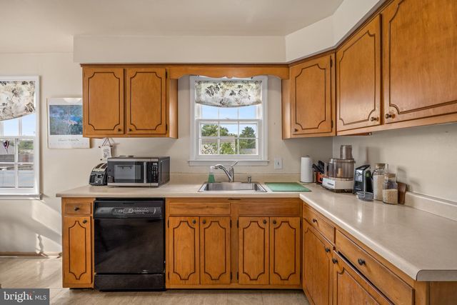 19 W KENNEDY DR, Laurel Springs, NJ 08021
