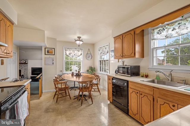19 W KENNEDY DR, Laurel Springs, NJ 08021
