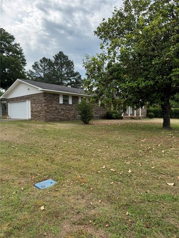 3104 N Frankfort Avenue, Russellville, AR 72802