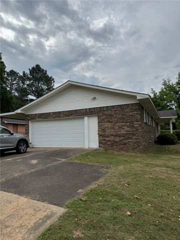 3104 N Frankfort Avenue, Russellville, AR 72802