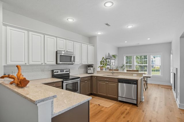 5049 Dinard Way, Columbus, OH 43221