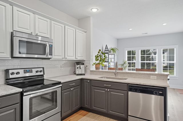 5049 Dinard Way, Columbus, OH 43221