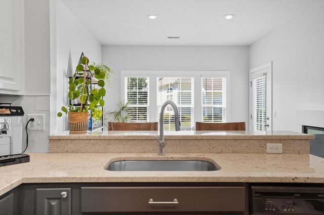 5049 Dinard Way, Columbus, OH 43221