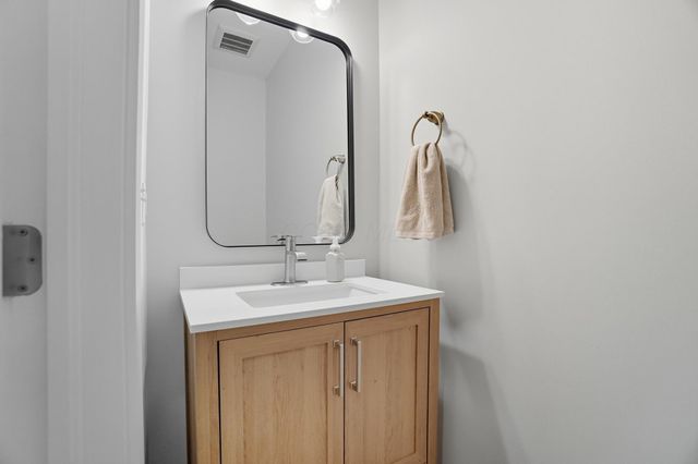 5049 Dinard Way, Columbus, OH 43221