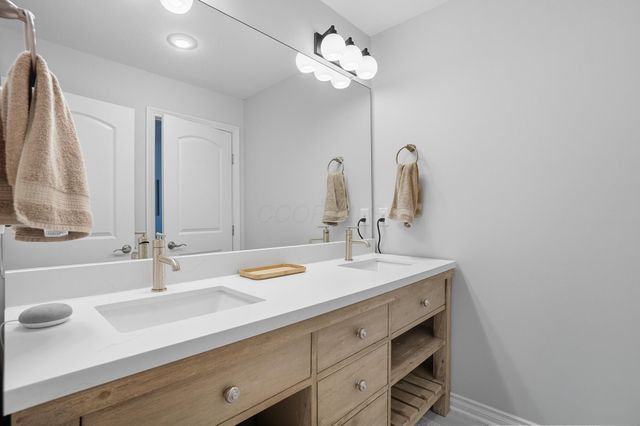 5049 Dinard Way, Columbus, OH 43221