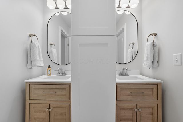 5049 Dinard Way, Columbus, OH 43221