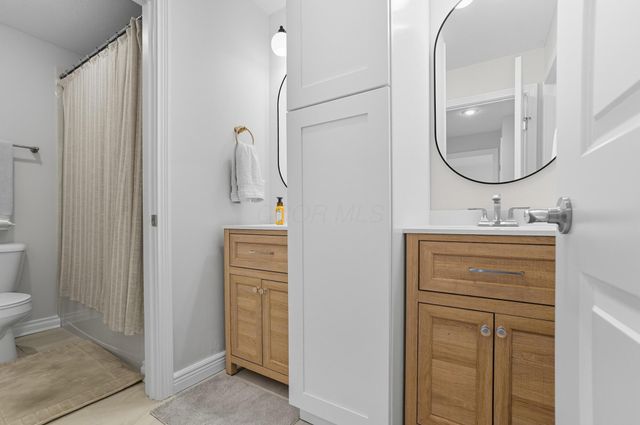 5049 Dinard Way, Columbus, OH 43221