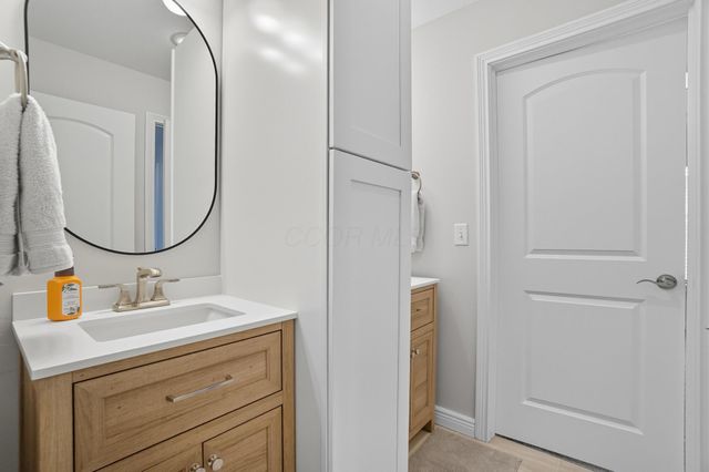 5049 Dinard Way, Columbus, OH 43221