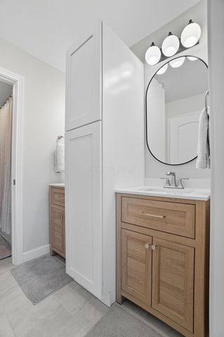 5049 Dinard Way, Columbus, OH 43221