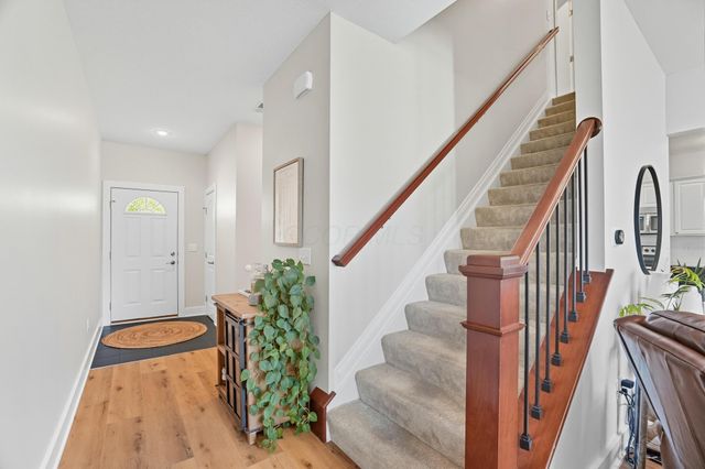 5049 Dinard Way, Columbus, OH 43221