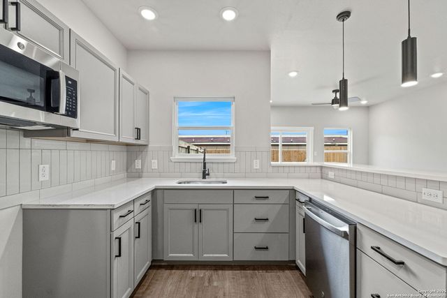 118 Packard St, San Antonio, TX 78211